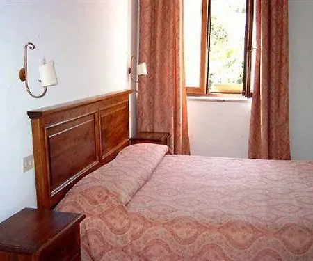 Hotell Tempio Di Apollo 2*